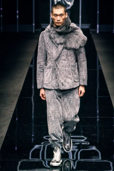 Look 28
